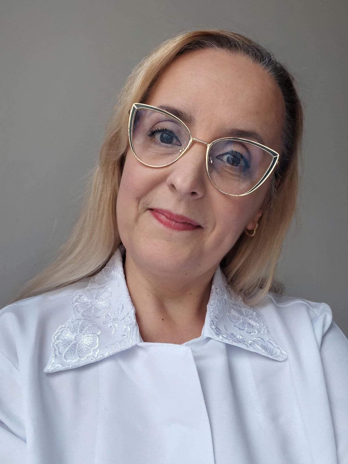 Retrato de Monica Boeira, de jaleco branco